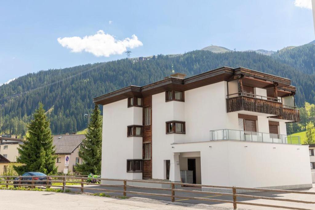 Agrimonia - 5,5-Zi Duplex Wohnung Bis 9 Personen Mit Eigenem Garten Давос Екстериор снимка